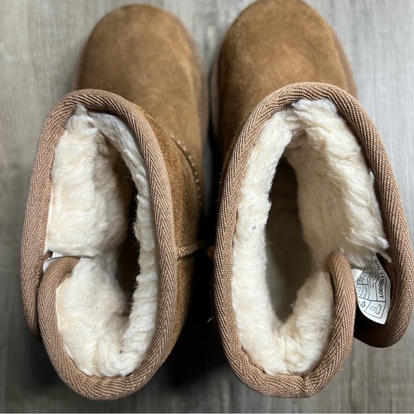 UGG Jona Boots Kids Size 11 Youth - Picture 11 of 13